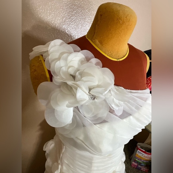 Vera Wang Wedding Dress NWT - Picture 4 of 10